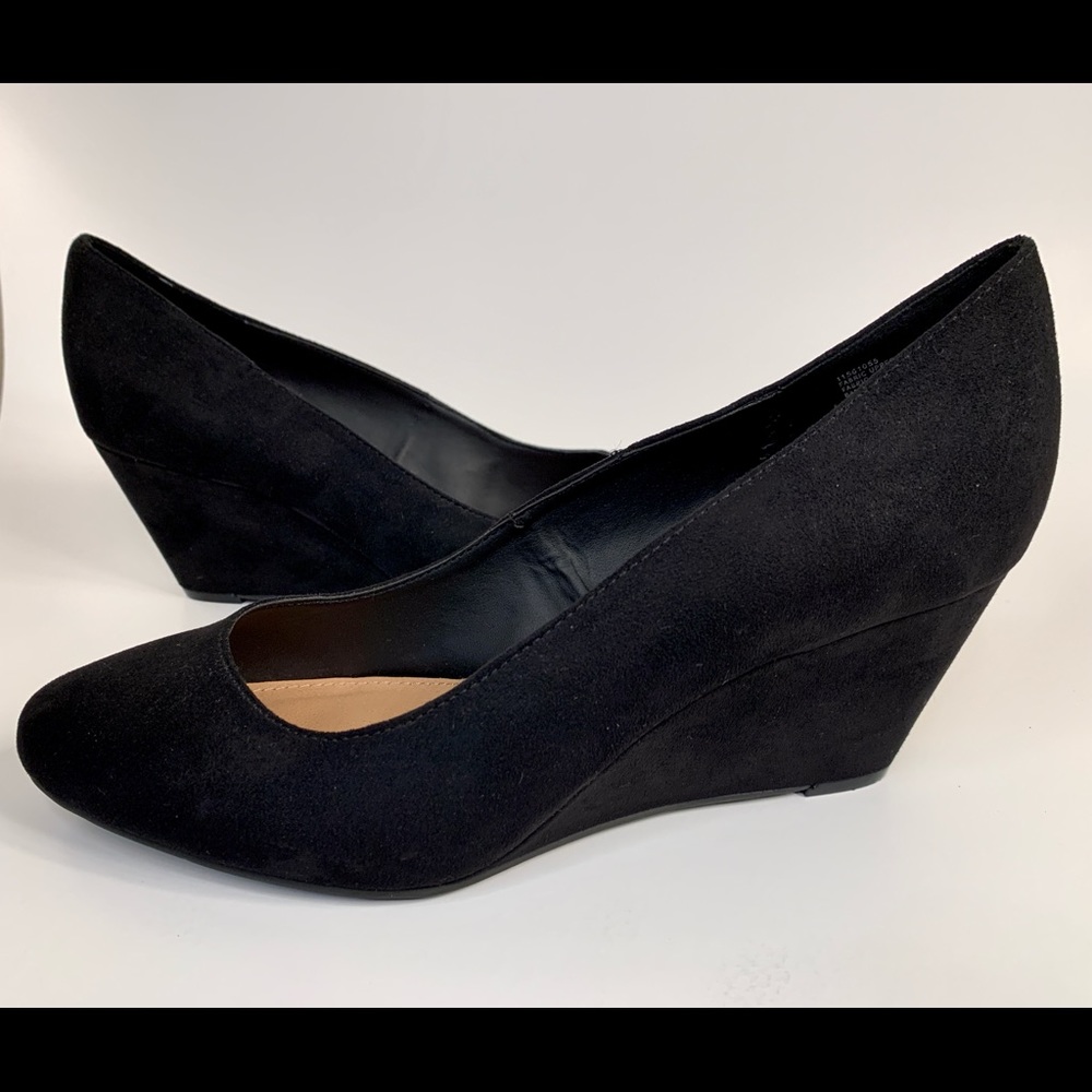 Professional Black Low Wedge Heel